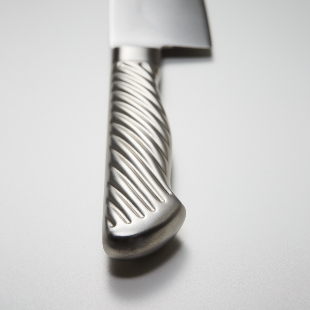 指の形に添った握りやすい形状のステンレスハンドル