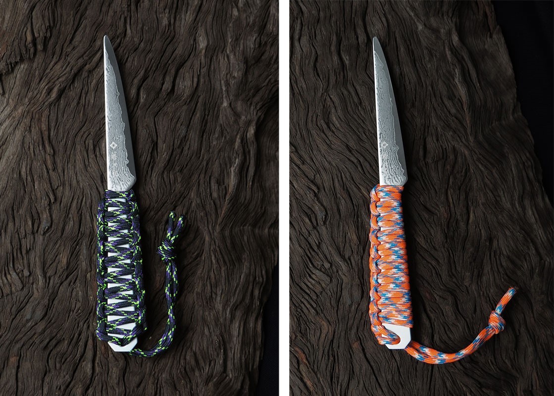 紫とオレンジの紐で巻いた2本のガジェットナイフ