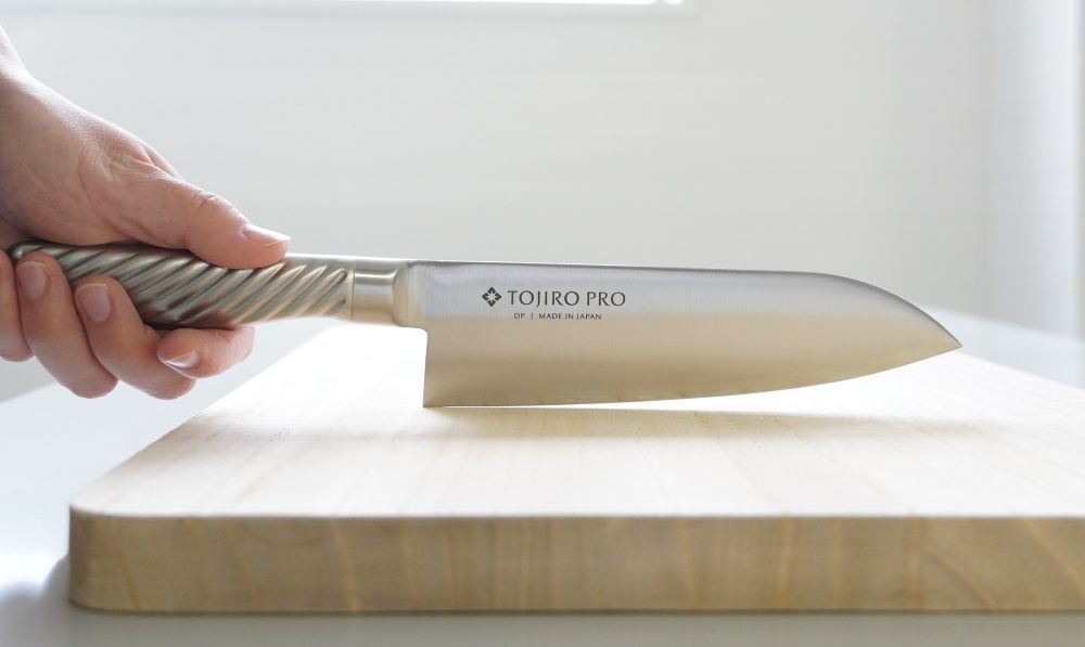 三徳包丁のカーブを描いた刃のライン