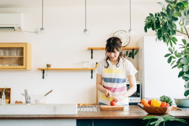 忙しい毎日の料理を、少しラクにする小型万能包丁